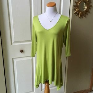3/4 Sleeve Jersey Knit Top w/Sharkbite Hem
